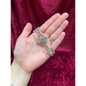 Vintage Jewelry Tennis Bracelet Round Cut Clear Rhinestones Flower Center 6.75"